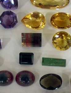 Pedras brasileiras de grande variedade e tamanho.